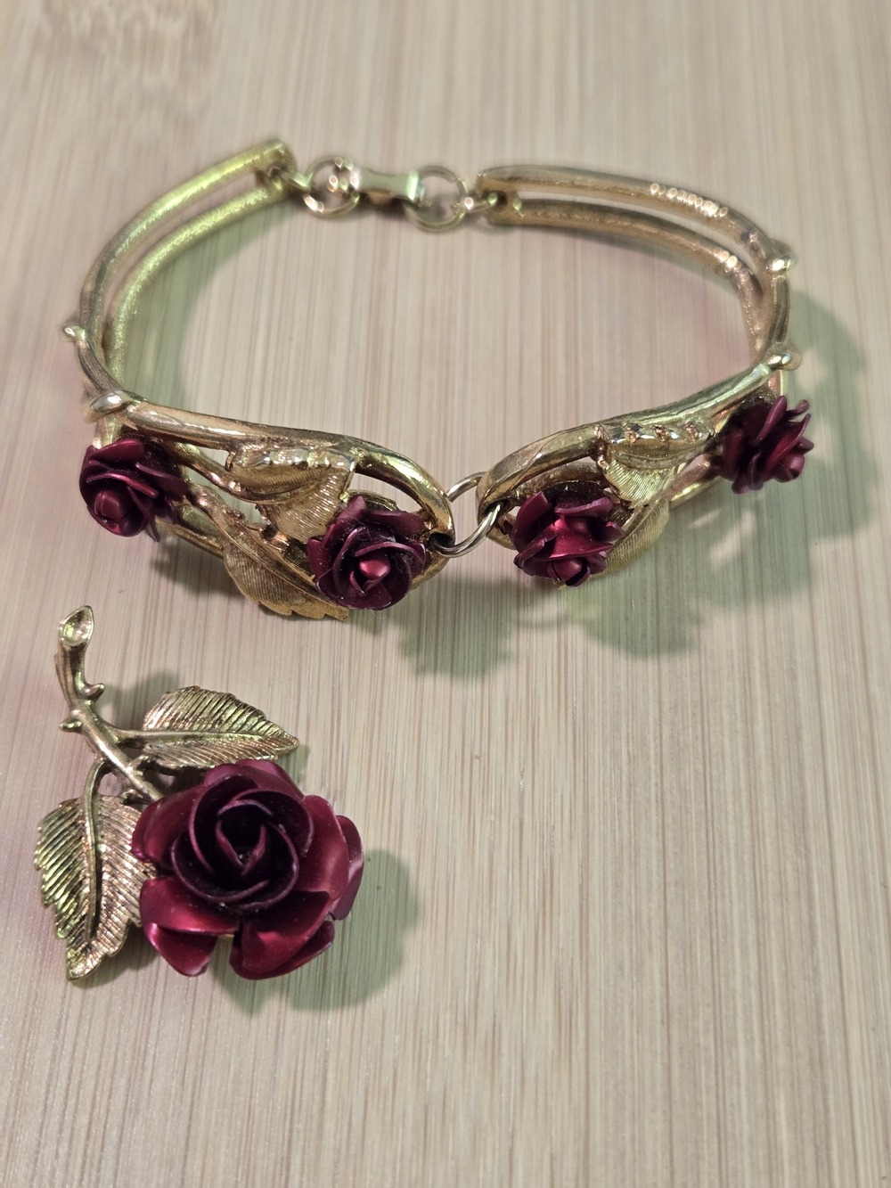 Gold-Tone Bracelet and Rose Pin Set with Deep Red Roses